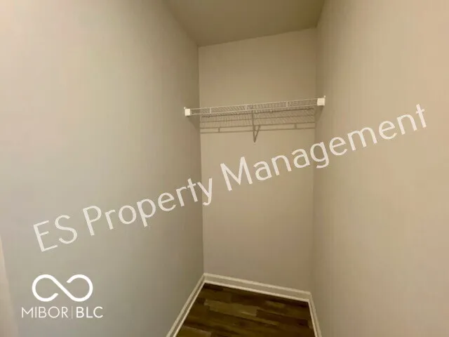 2913 W Kings Canyon Drive Muncie, IN 47303