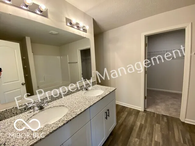 2913 W Kings Canyon Drive Muncie, IN 47303