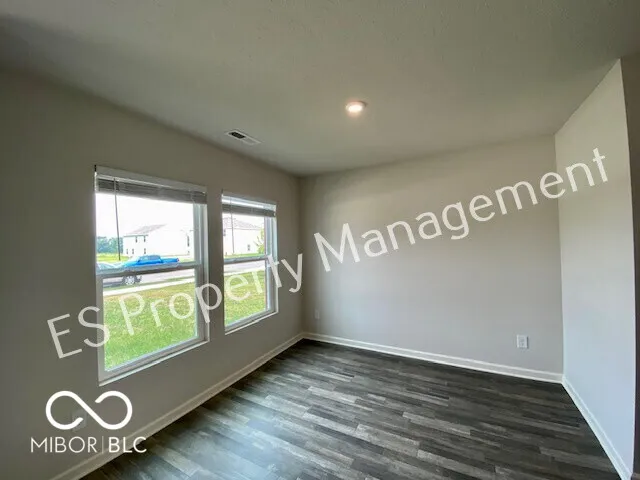 2913 W Kings Canyon Drive Muncie, IN 47303
