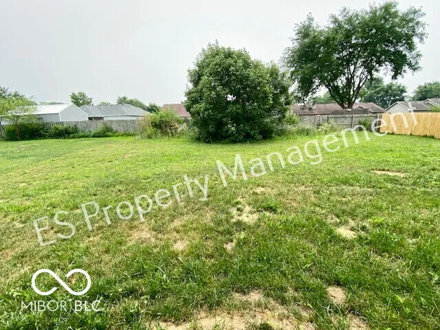 2913 W Kings Canyon Drive Muncie, IN 47303