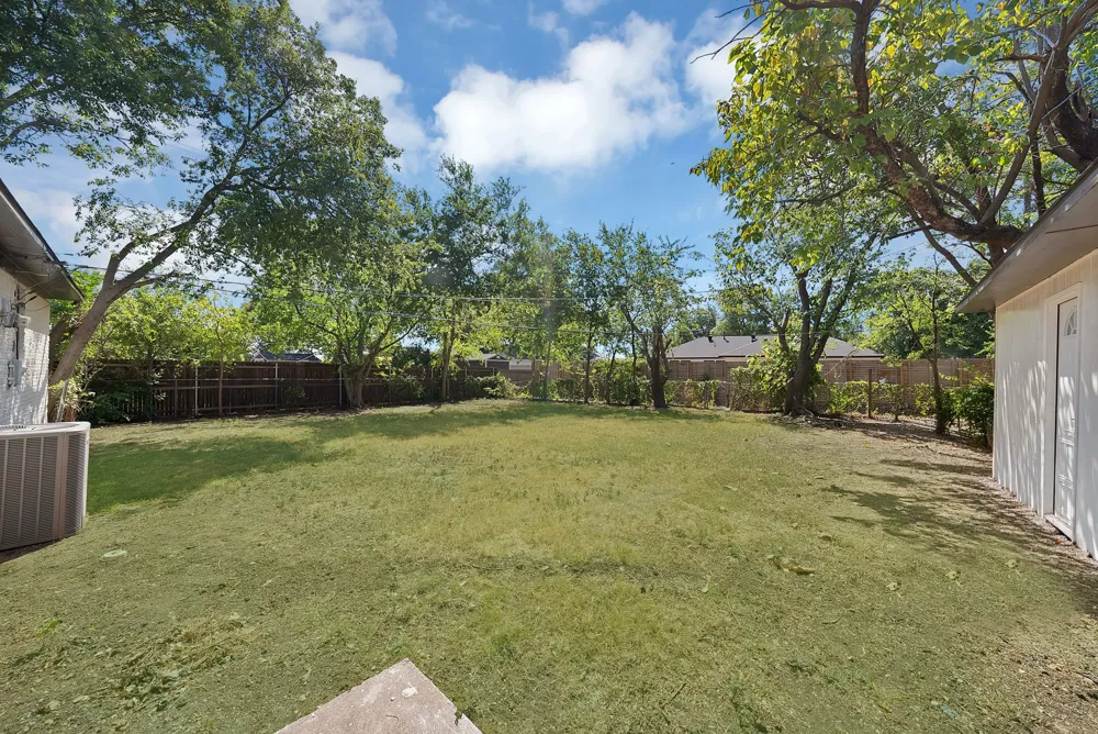 112 Laurel Street Lancaster, TX 75134