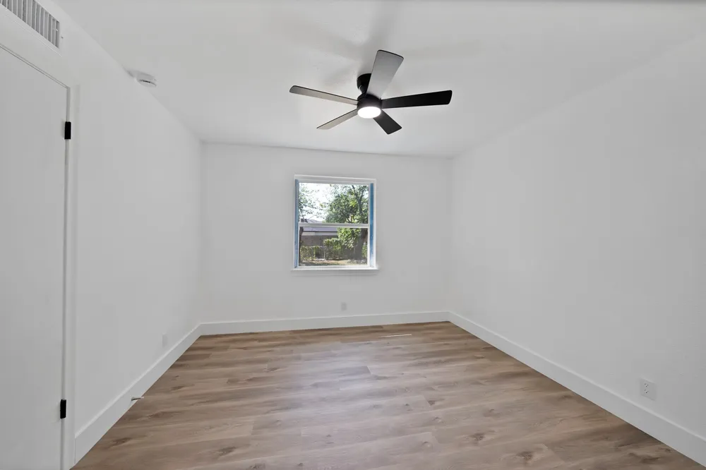 112 Laurel Street Lancaster, TX 75134