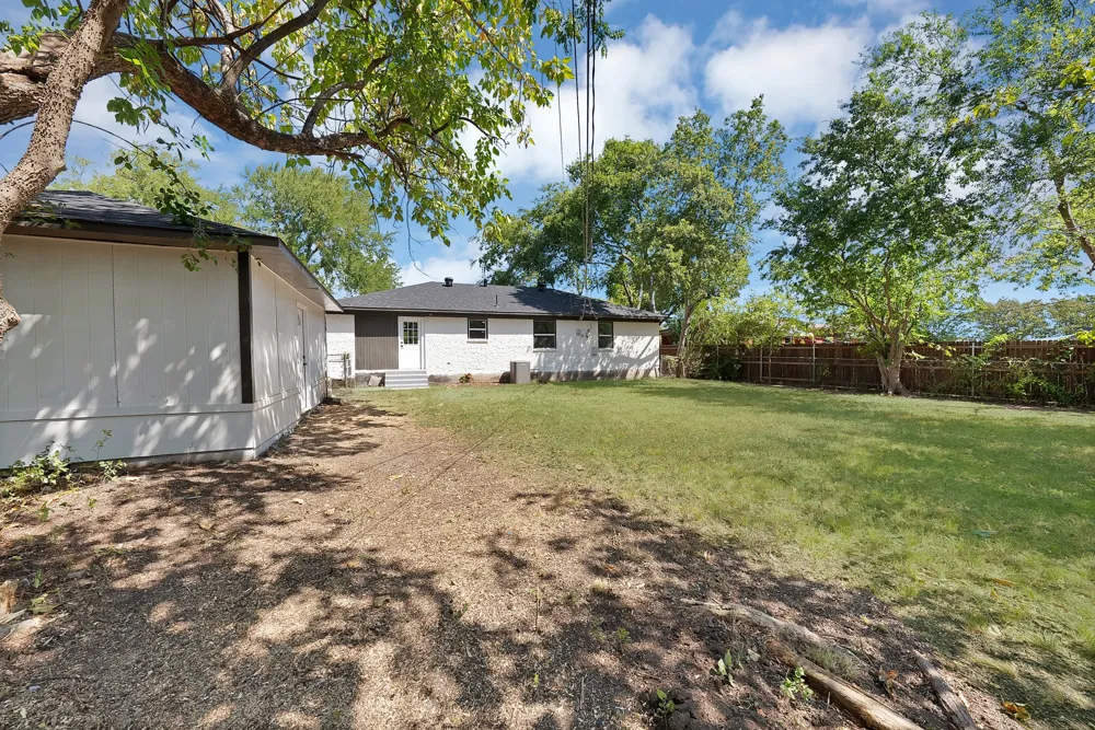 112 Laurel Street Lancaster, TX 75134