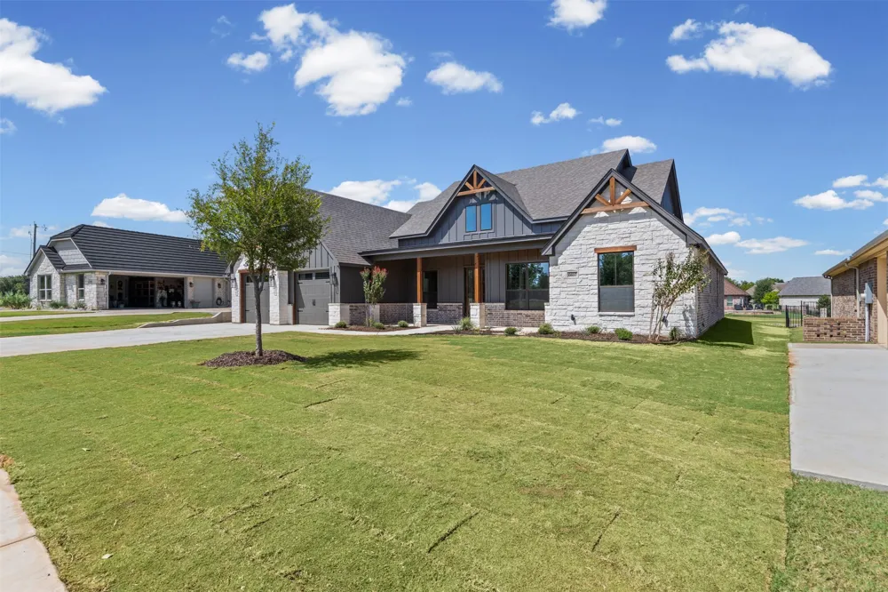6657 Pinehurst Drive Granbury, TX 76049