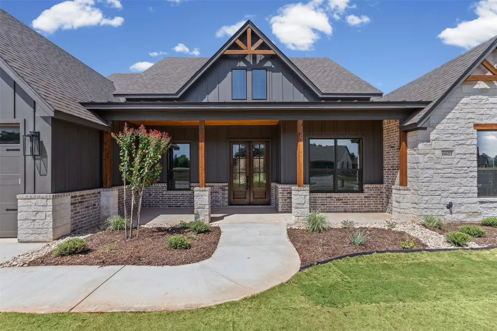 6657 Pinehurst Drive Granbury, TX 76049