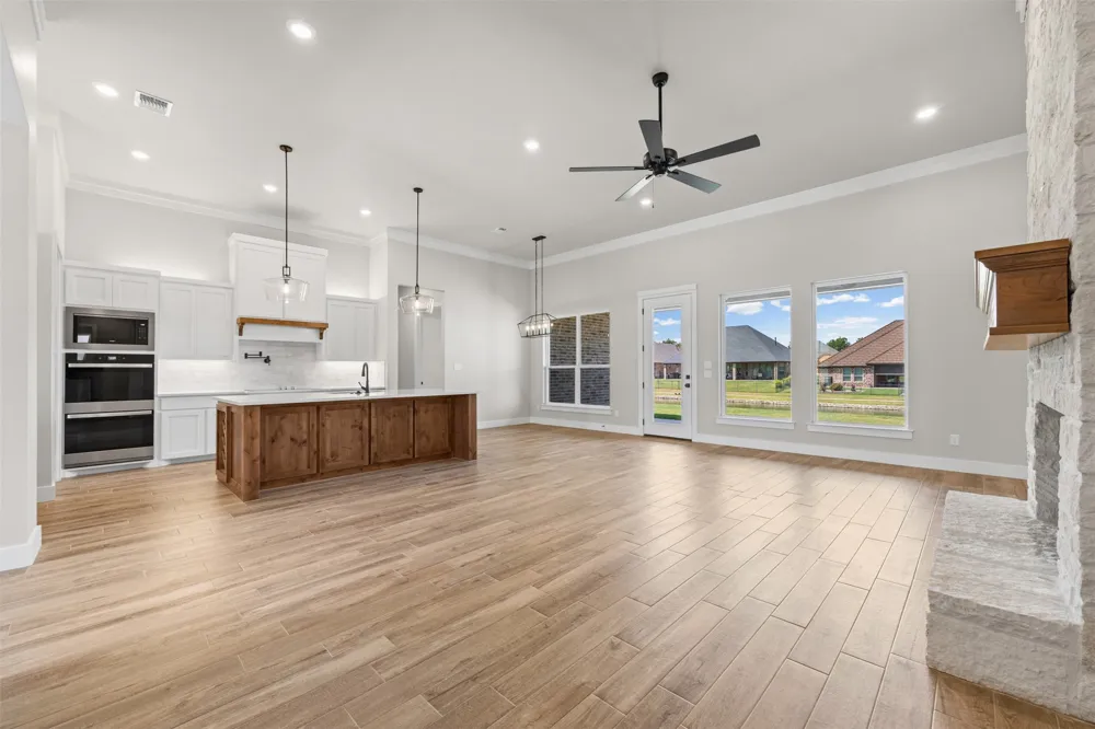 6657 Pinehurst Drive Granbury, TX 76049