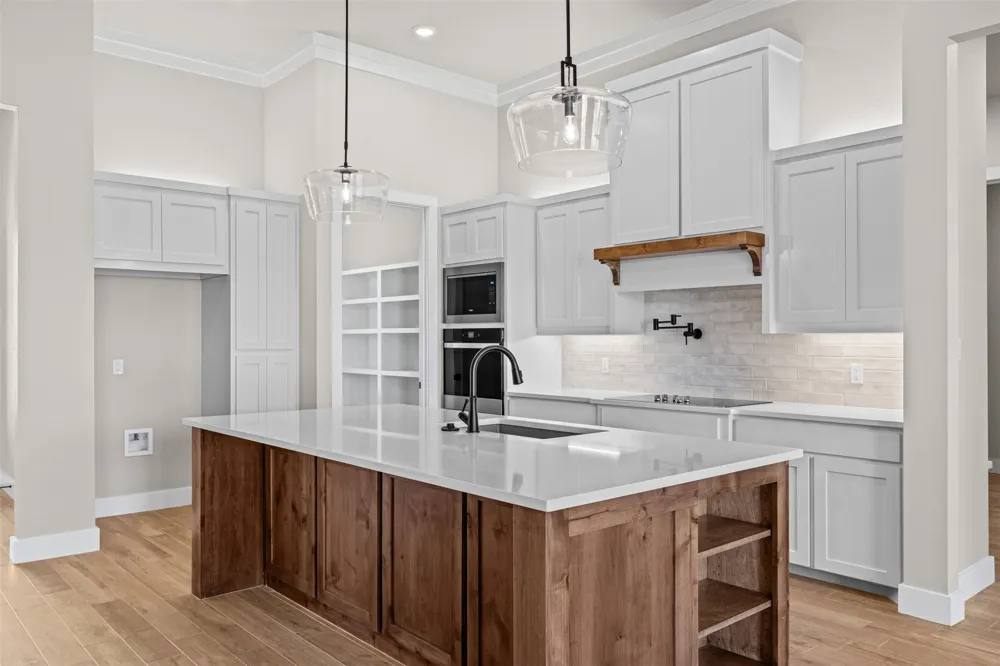 6657 Pinehurst Drive Granbury, TX 76049