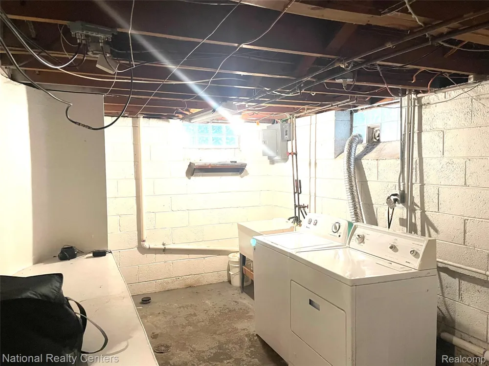 17691 Avon Avenue Detroit City, MI 48219