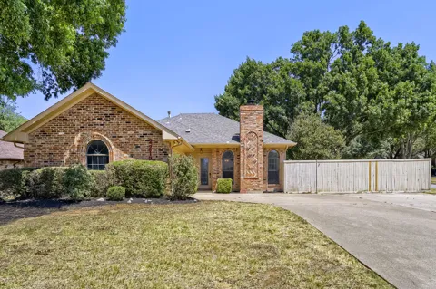 2212 Oak Bluff Drive