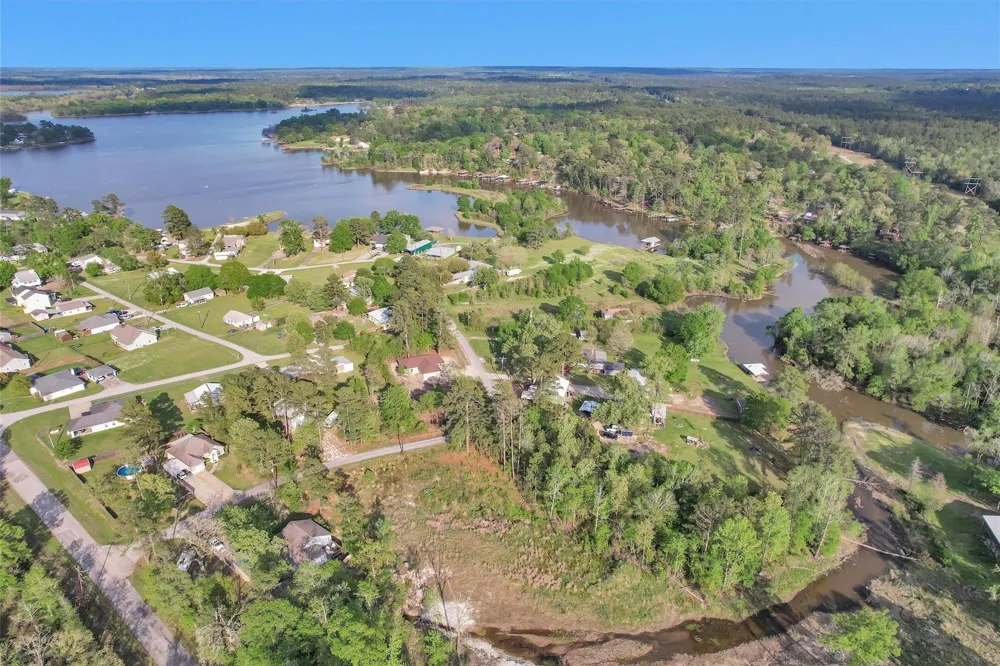8 Lake Shore Lane Huntsville, TX 77320