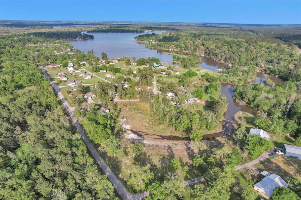 8 Lake Shore Lane Huntsville, TX 77320