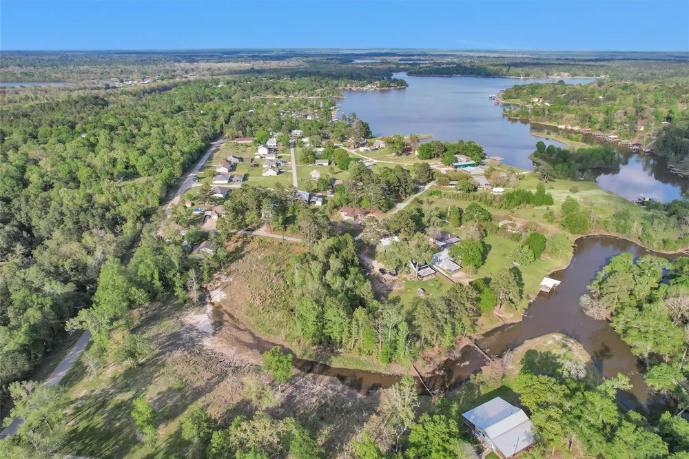 8 Lake Shore Lane Huntsville, TX 77320