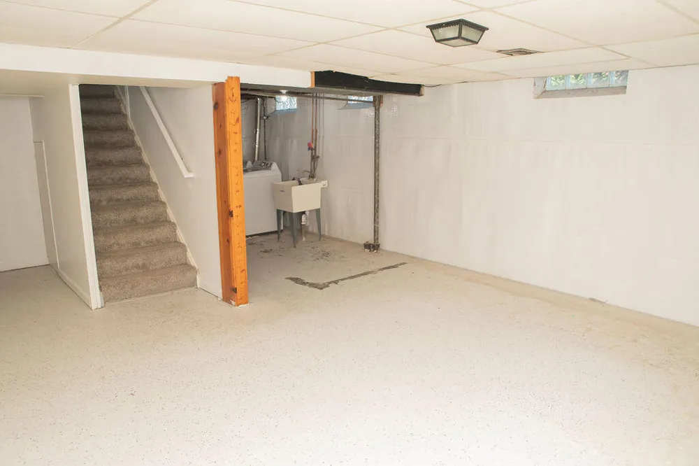 17685 Denby Street Redford, MI 48240