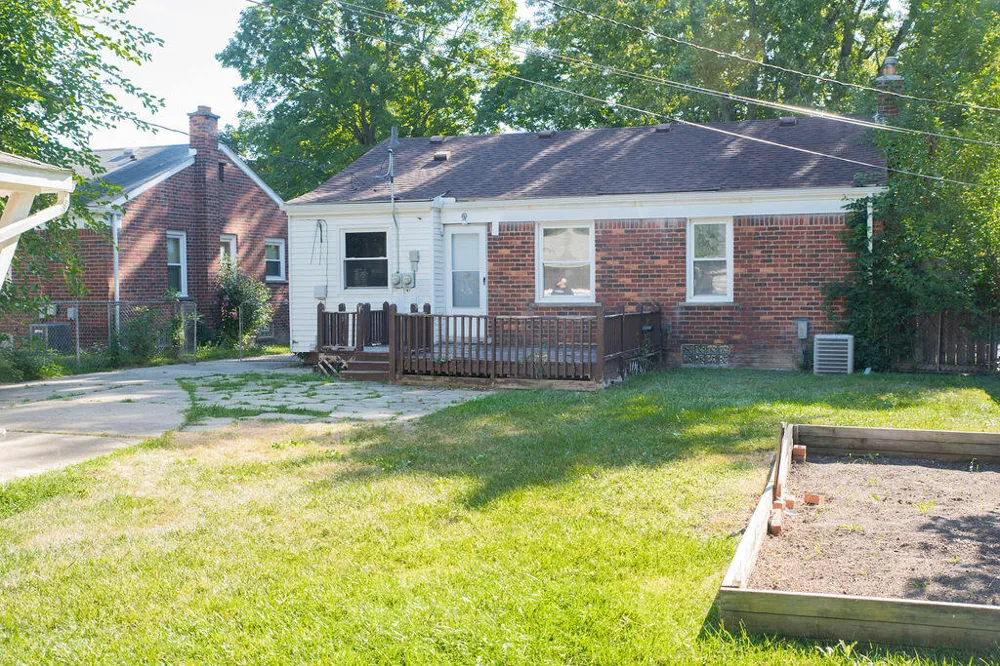 17685 Denby Street Redford, MI 48240