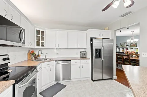 4111 CORAL TREE CIRCLE #321