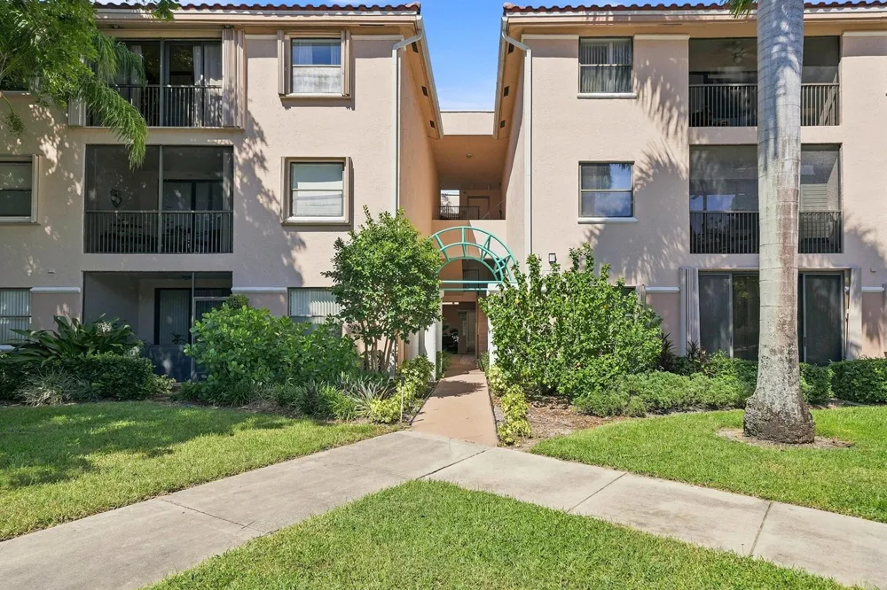 4111 CORAL TREE CIRCLE #321 Coconut Creek, FL 33073