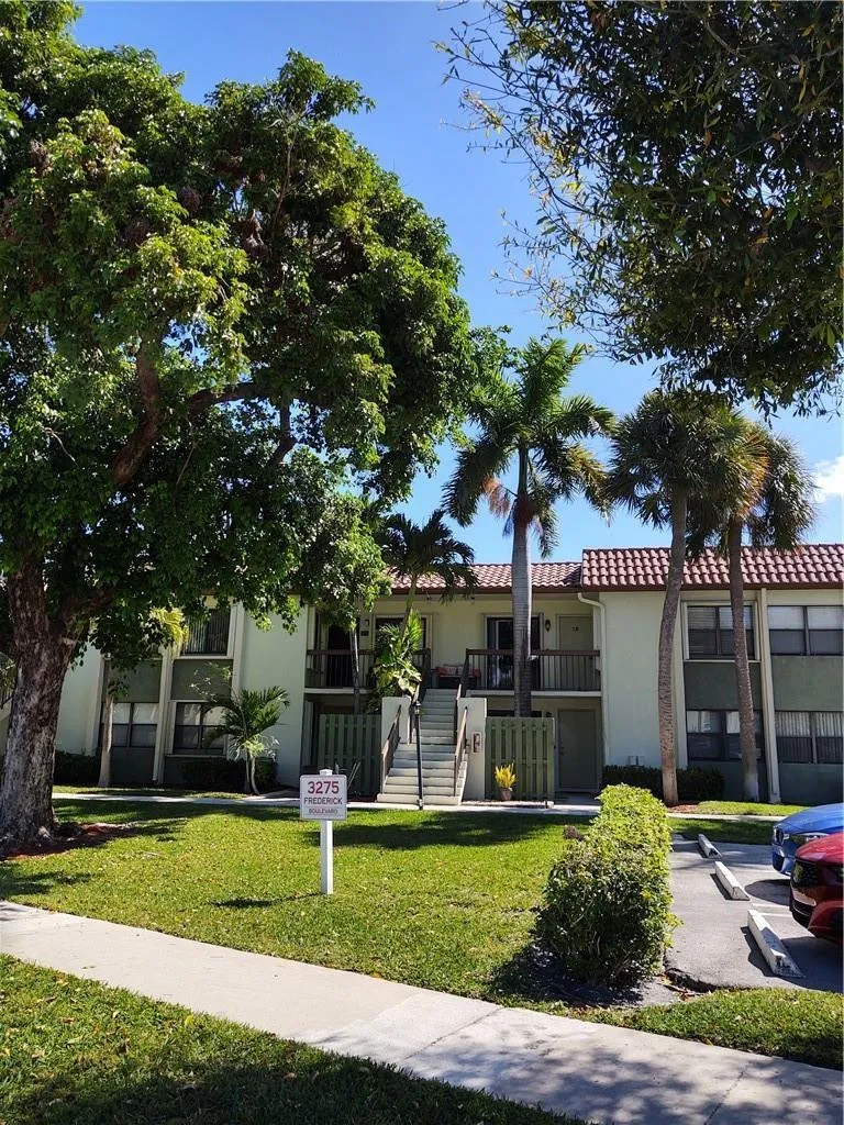 3275 FREDERICK BOULEVARD #12D Delray Beach, FL 33483