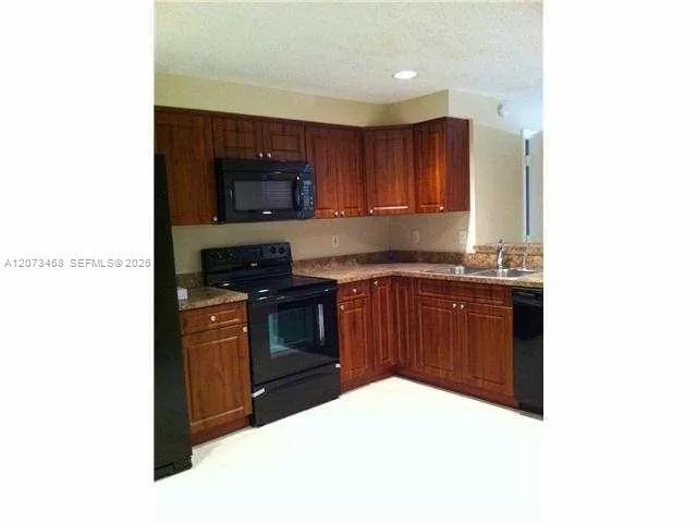 1621 Barcelona Way #6-32 Weston, FL 33327