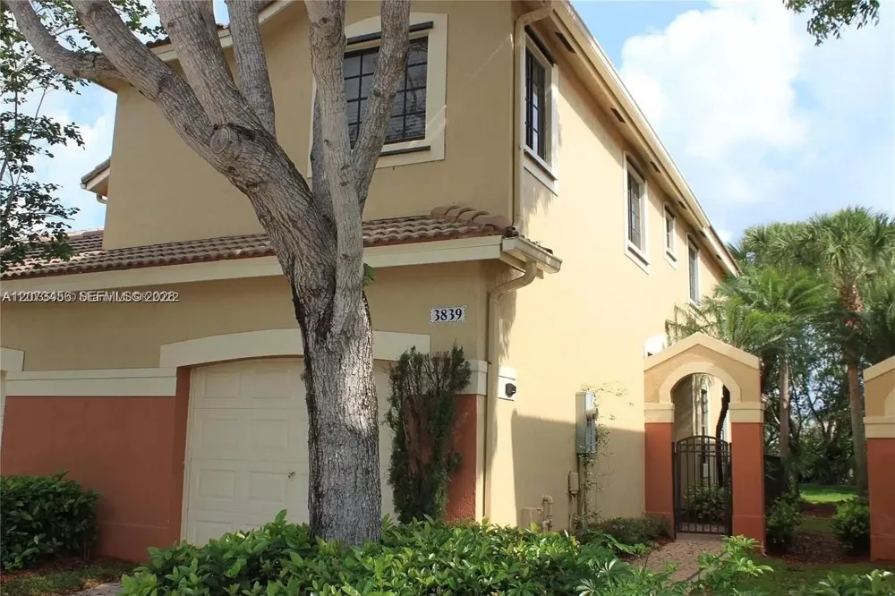 3839 Pond Apple Dr #6 Weston, FL 33332