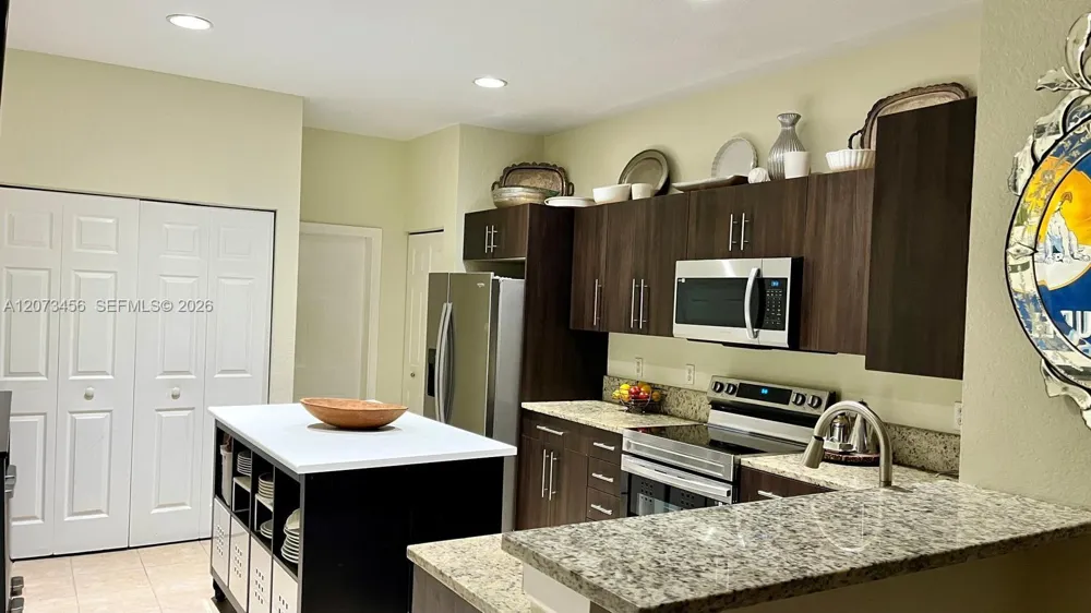 3839 Pond Apple Dr #6 Weston, FL 33332