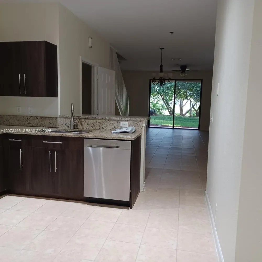 3839 Pond Apple Dr #6 Weston, FL 33332