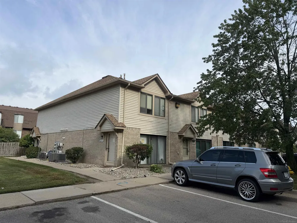 38589 Wellington Drive Clinton Charter Township, MI 48036
