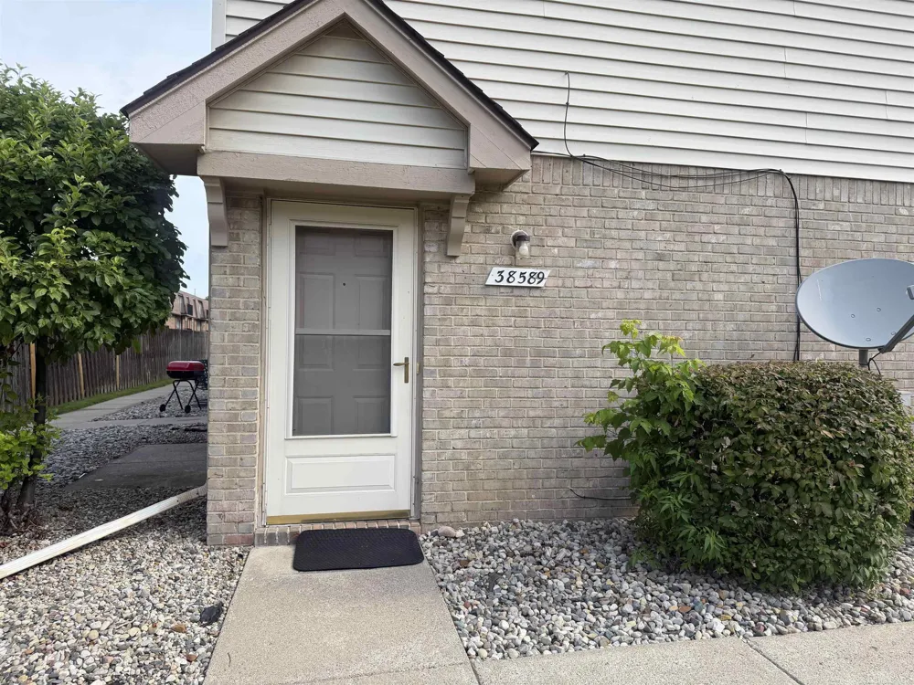 38589 Wellington Drive Clinton Charter Township, MI 48036