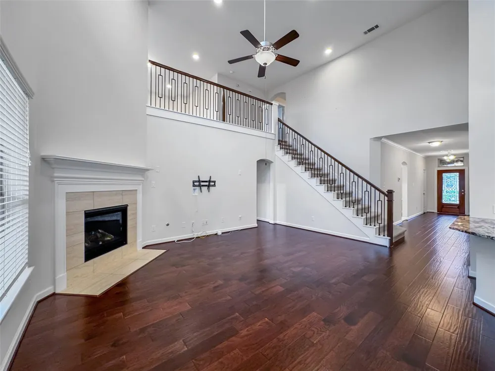 2514 Deerwood Heights Lane Manvel, TX 77578