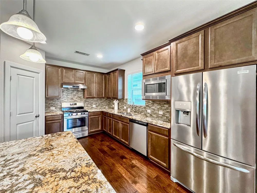 2514 Deerwood Heights Lane Manvel, TX 77578