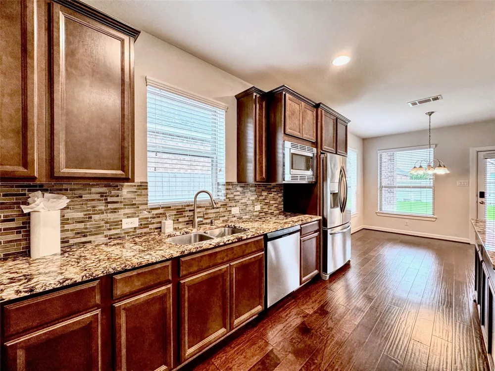 2514 Deerwood Heights Lane Manvel, TX 77578