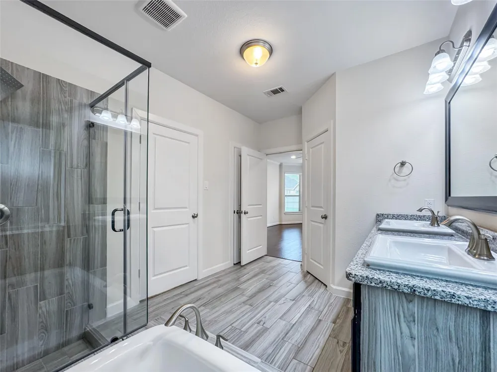 2514 Deerwood Heights Lane Manvel, TX 77578