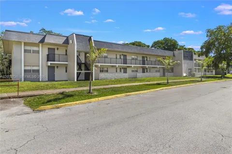7925 Fairview Dr #105