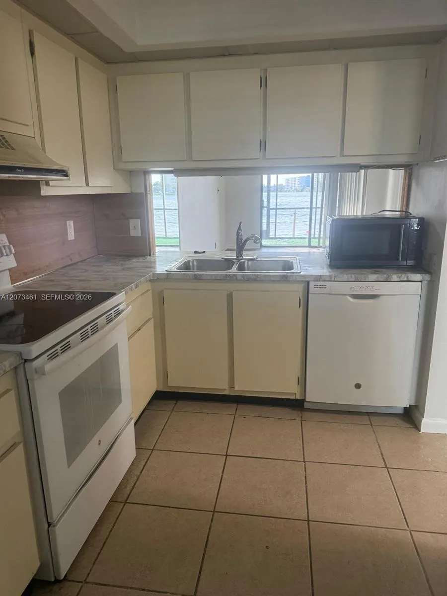 109 Lake Emerald Dr #102 Oakland Park, FL 33309