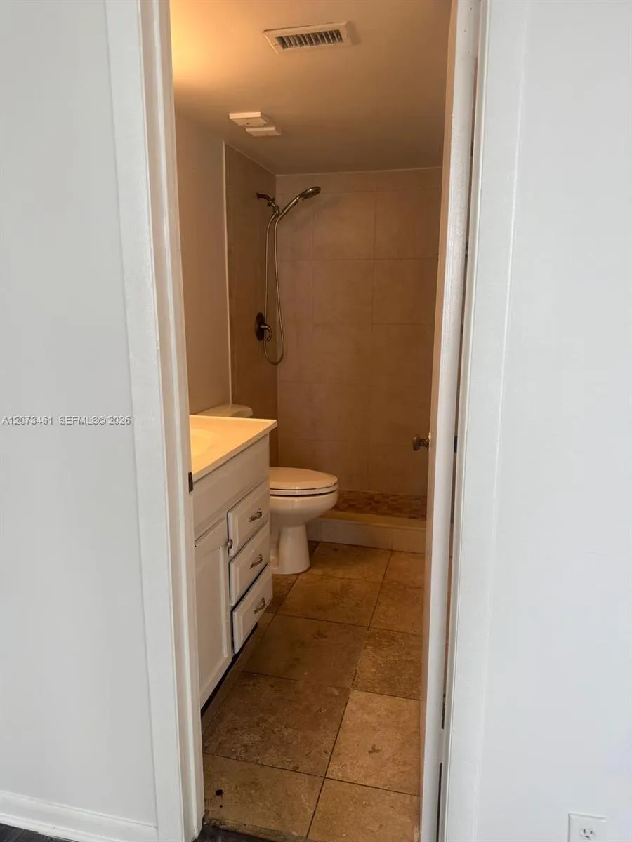 109 Lake Emerald Dr #102 Oakland Park, FL 33309