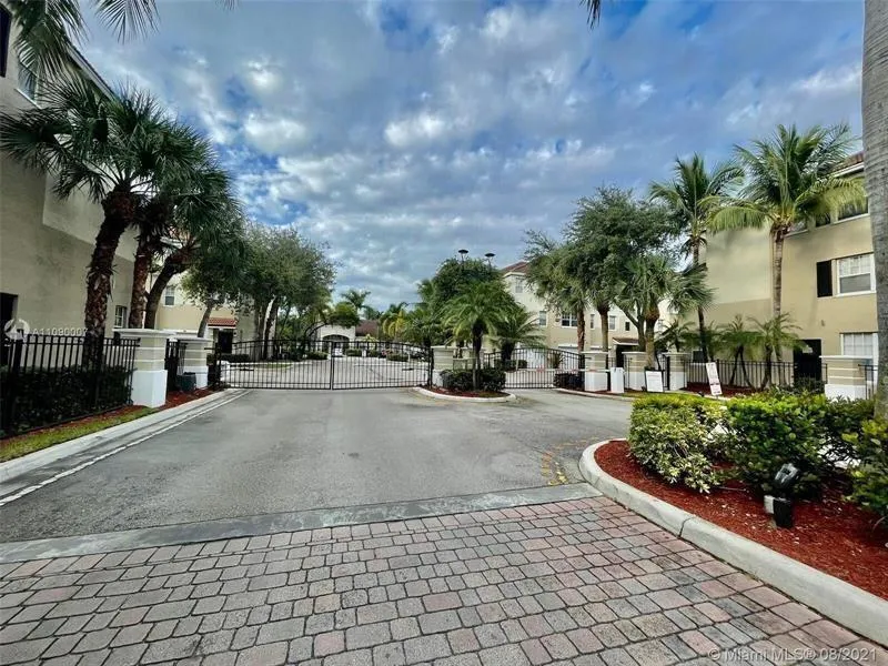 6020 W SAMPLE ROAD #105 Coral Springs, FL 33067