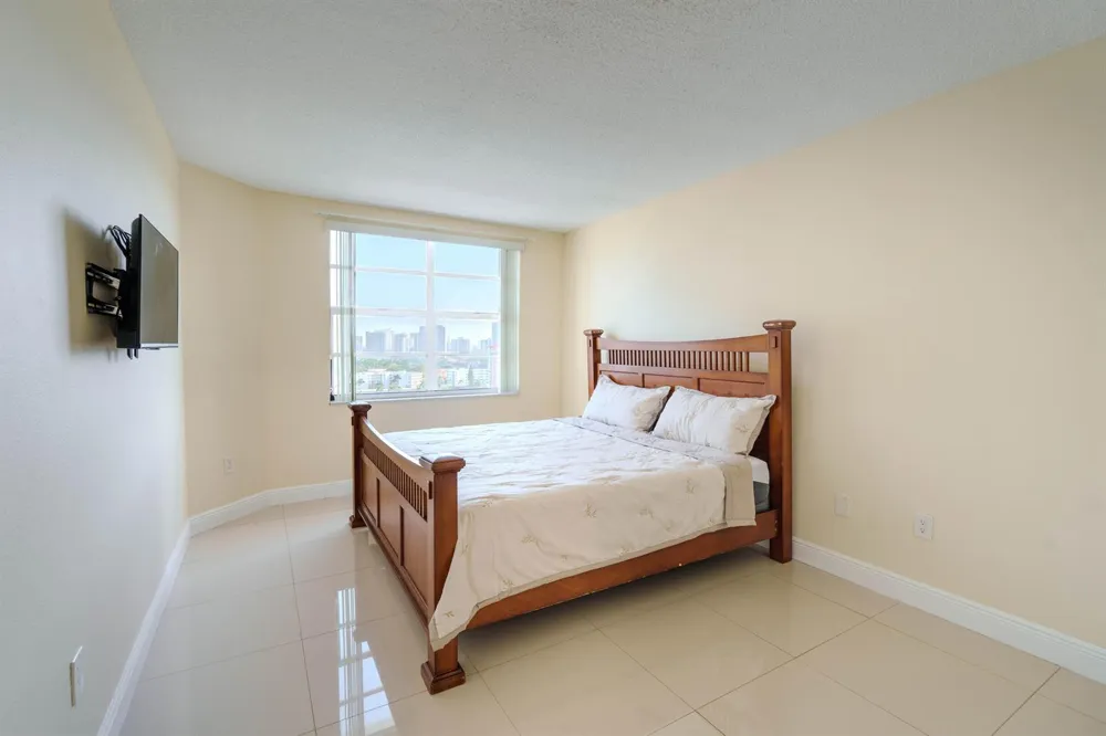1980 S OCEAN DRIVE #15L Hallandale Beach, FL 33009