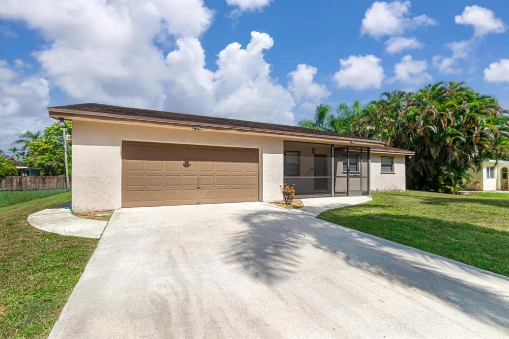 4340 SW 74th Avenue Davie, FL 33314