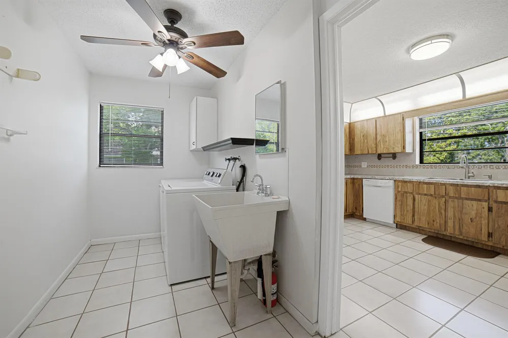 4340 SW 74th Avenue Davie, FL 33314