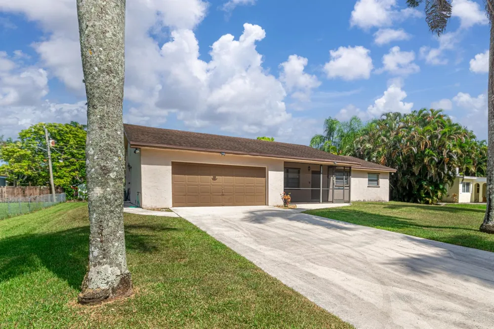 4340 SW 74th Avenue Davie, FL 33314