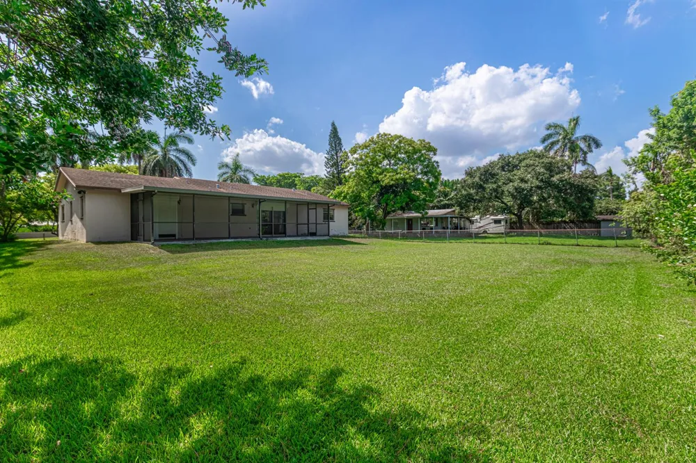 4340 SW 74th Avenue Davie, FL 33314
