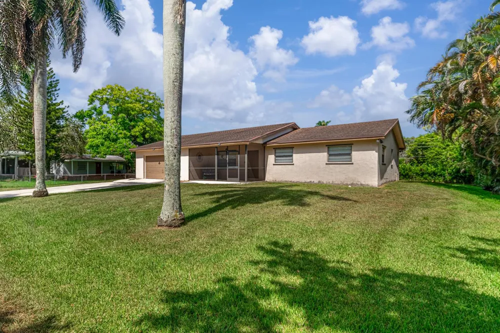 4340 SW 74th Avenue Davie, FL 33314