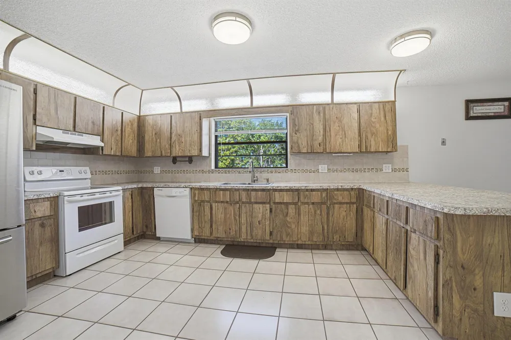 4340 SW 74th Avenue Davie, FL 33314