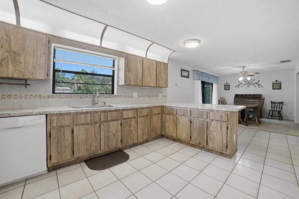 4340 SW 74th Avenue Davie, FL 33314