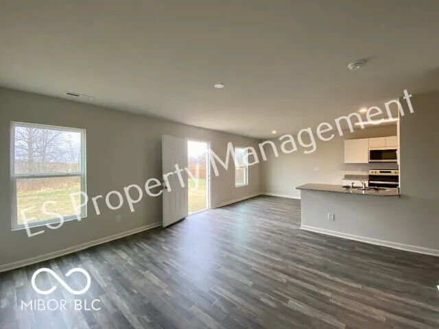 2608 W Kings Canyon Drive Muncie, IN 47303