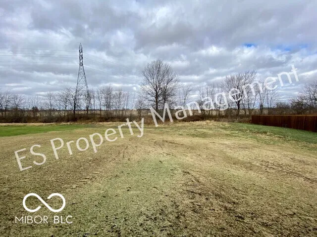 2608 W Kings Canyon Drive Muncie, IN 47303