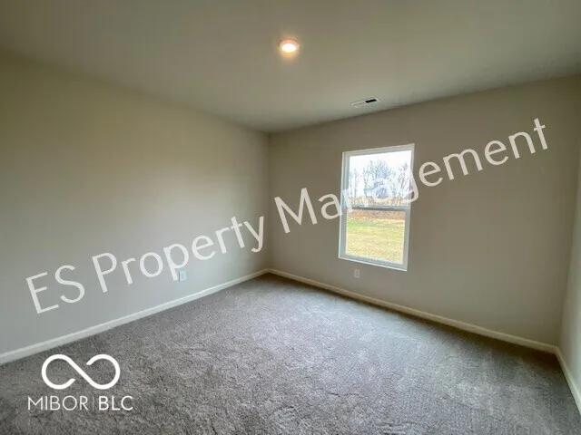 2608 W Kings Canyon Drive Muncie, IN 47303