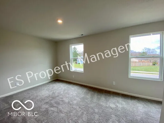 2608 W Kings Canyon Drive Muncie, IN 47303