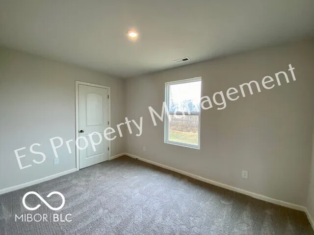 2608 W Kings Canyon Drive Muncie, IN 47303