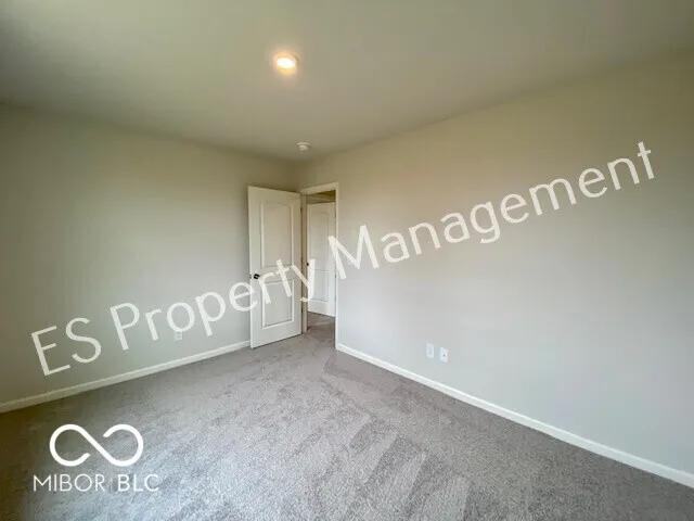 2608 W Kings Canyon Drive Muncie, IN 47303