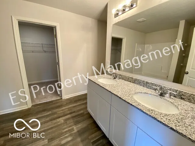 2608 W Kings Canyon Drive Muncie, IN 47303